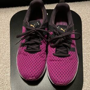 Puma running shoes 8.5 M in excellent condition $25.00 in fuchsia and gray.
